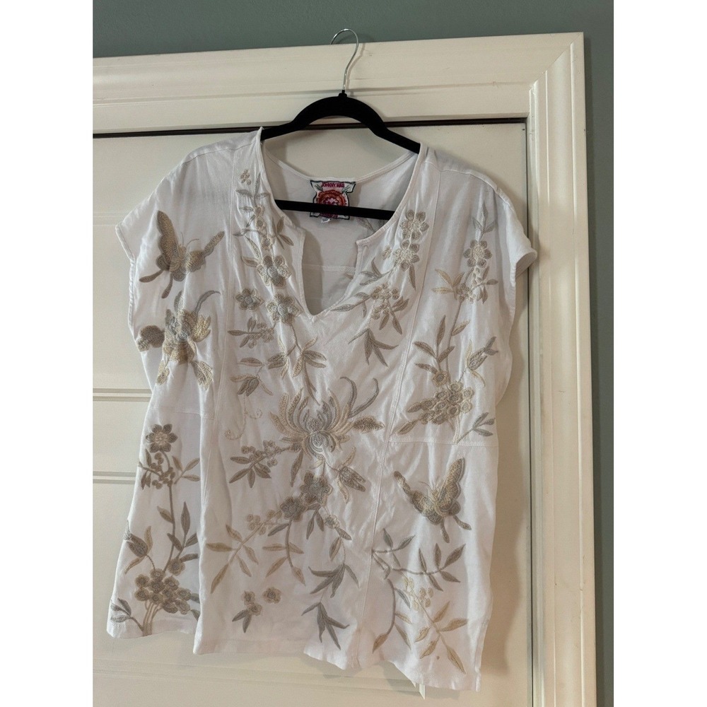 Johnny Was Tee Top Medium White Embroidered Butterfly Floral Short Sleeve